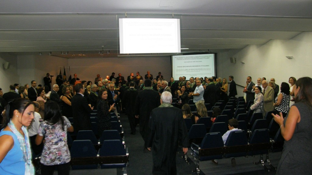 O momento da entrada nos novos Membros Titulares no auditório principal do Centro de Convenções do CBC